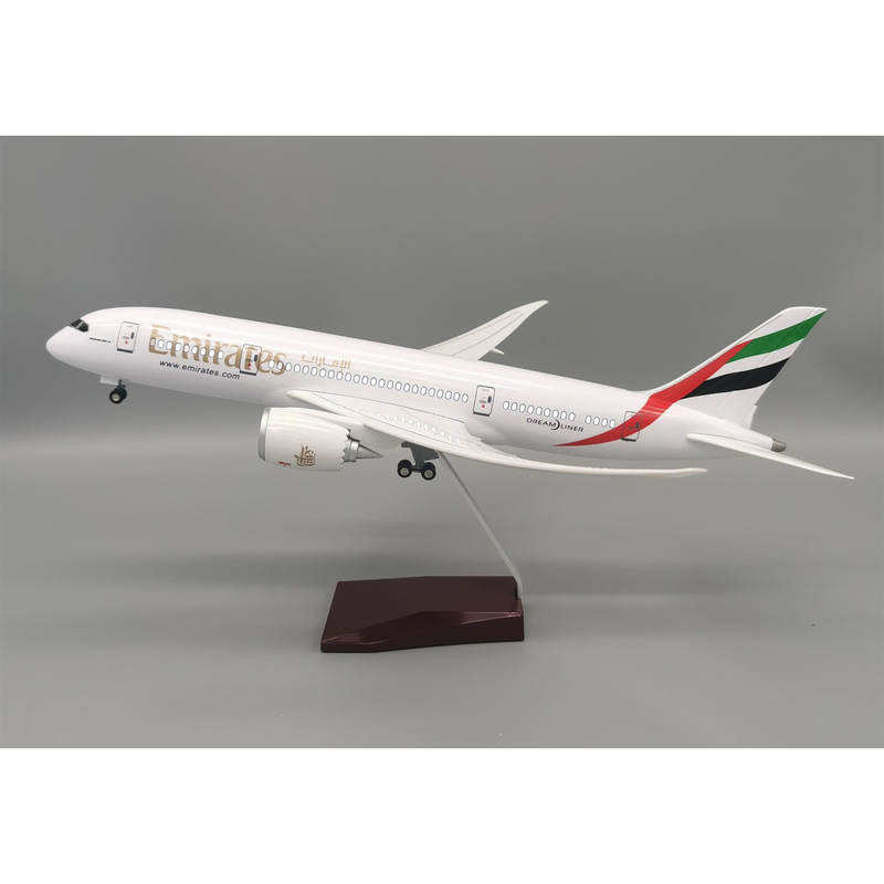 787 Emirati Modello di Aereo R - Model Airplane Plastic recensione e prezzo